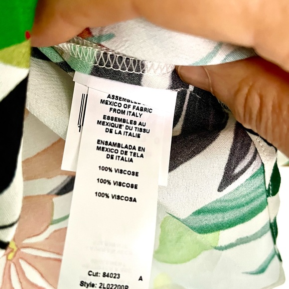 Karen Kane Floral Blouse - Picture 4 of 5